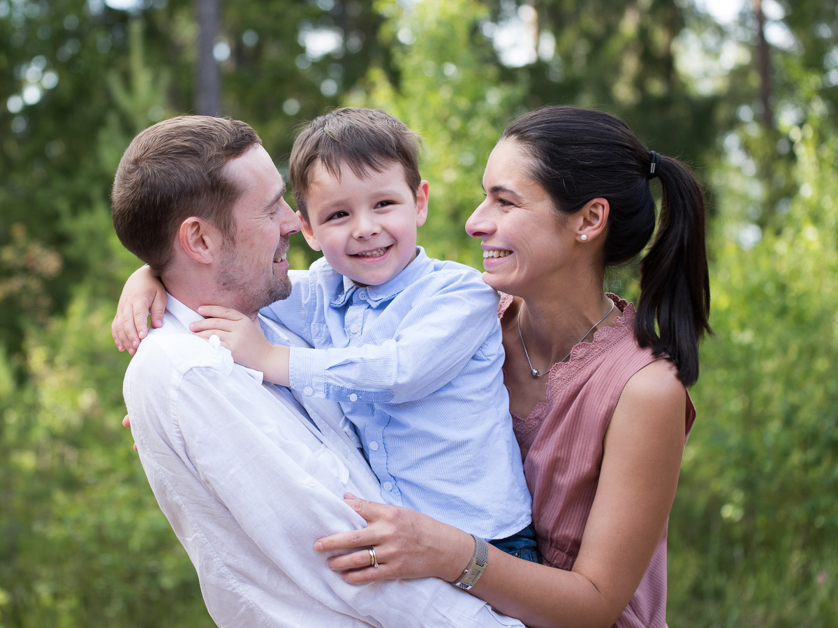 familjekram, fotograf tullinge, utomhus barnfotografering, barnfotograf stockholm,. porträttfotograf stockholm. syskonfotografering, familjefotofoto stockholm, babyfoto, nyföddfotografering stockholm, tullinge, terri lindholm, lindholm photography