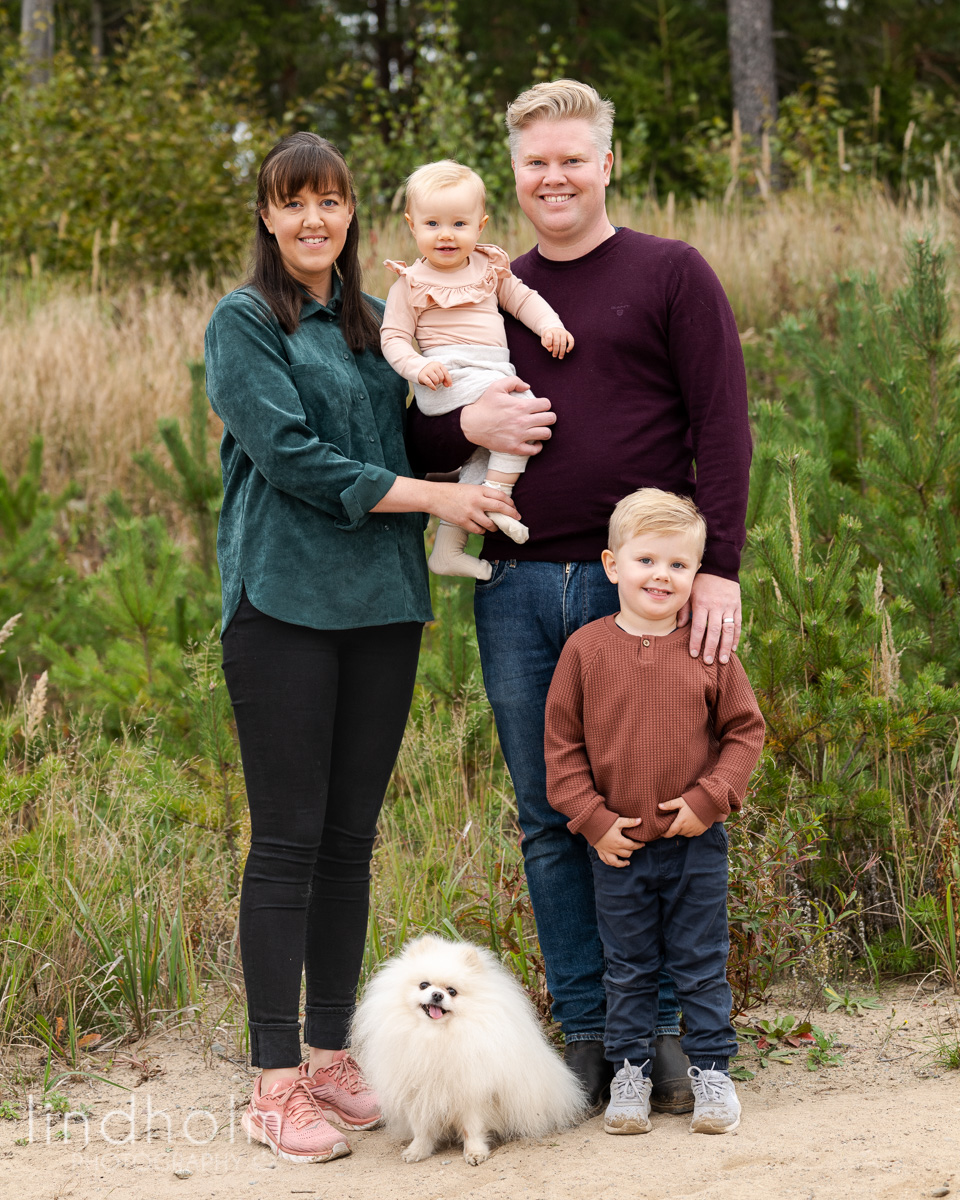 1 års fotografering, utomhusfotografering tullinge, tullinge, fotograf tullinge, barnfoto, familjefotografering