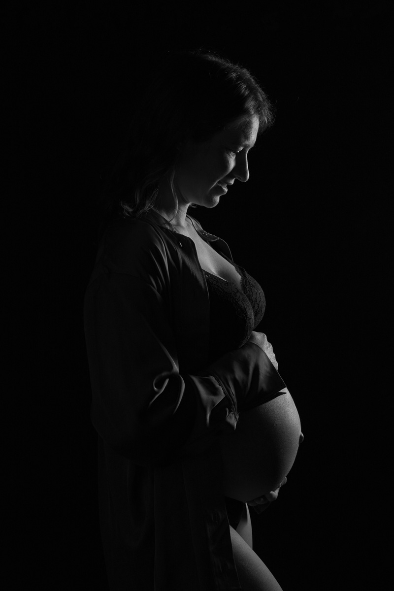 gravidfoto i studio, svart vit gravidfoto, maternity photo
