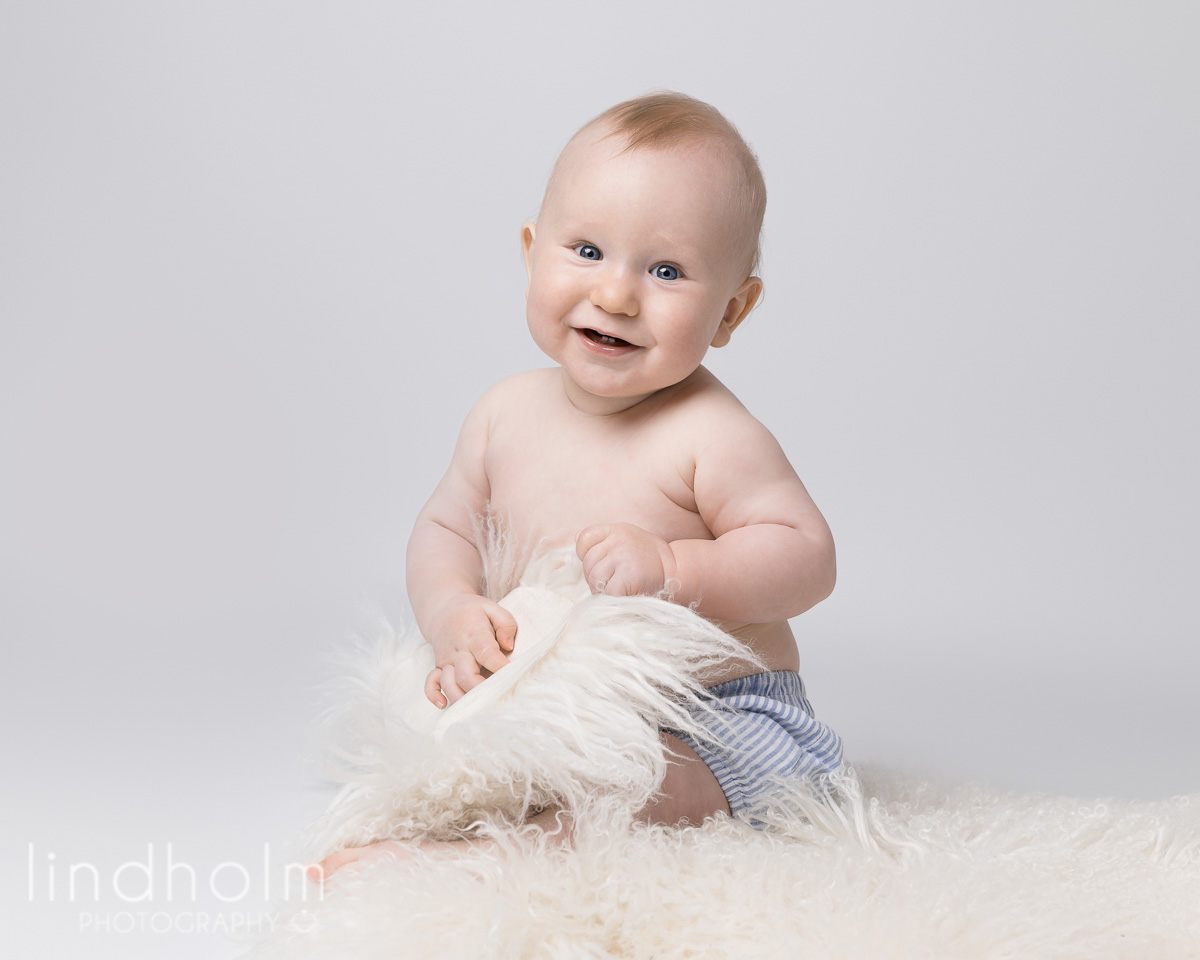 babyfotografering med 6 månaders bebis, bebisfoto